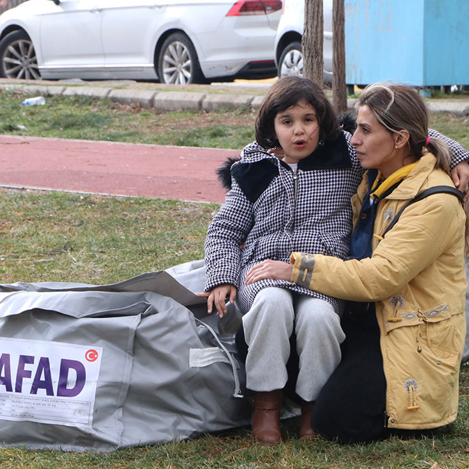 Şanlıurfa'da enkazdakiler için seferberlik