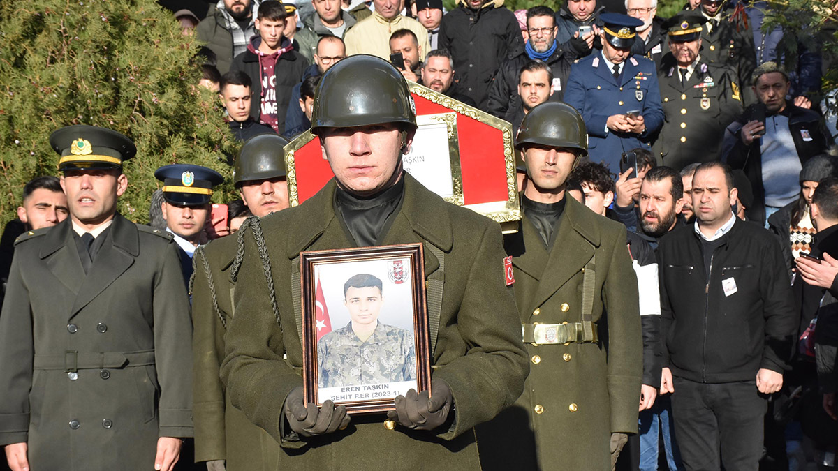 Deprem şehidi Eren Taşkın toprağa verildi