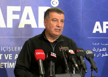 Üç dakikada bir artçı sarsıntı meydana geldi