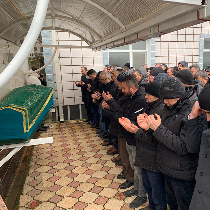 Yıkılan binada yaşamını yitiren İbrahim öğretmen toprağa verildi