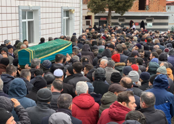 Yıkılan binada yaşamını yitiren İbrahim öğretmen toprağa verildi