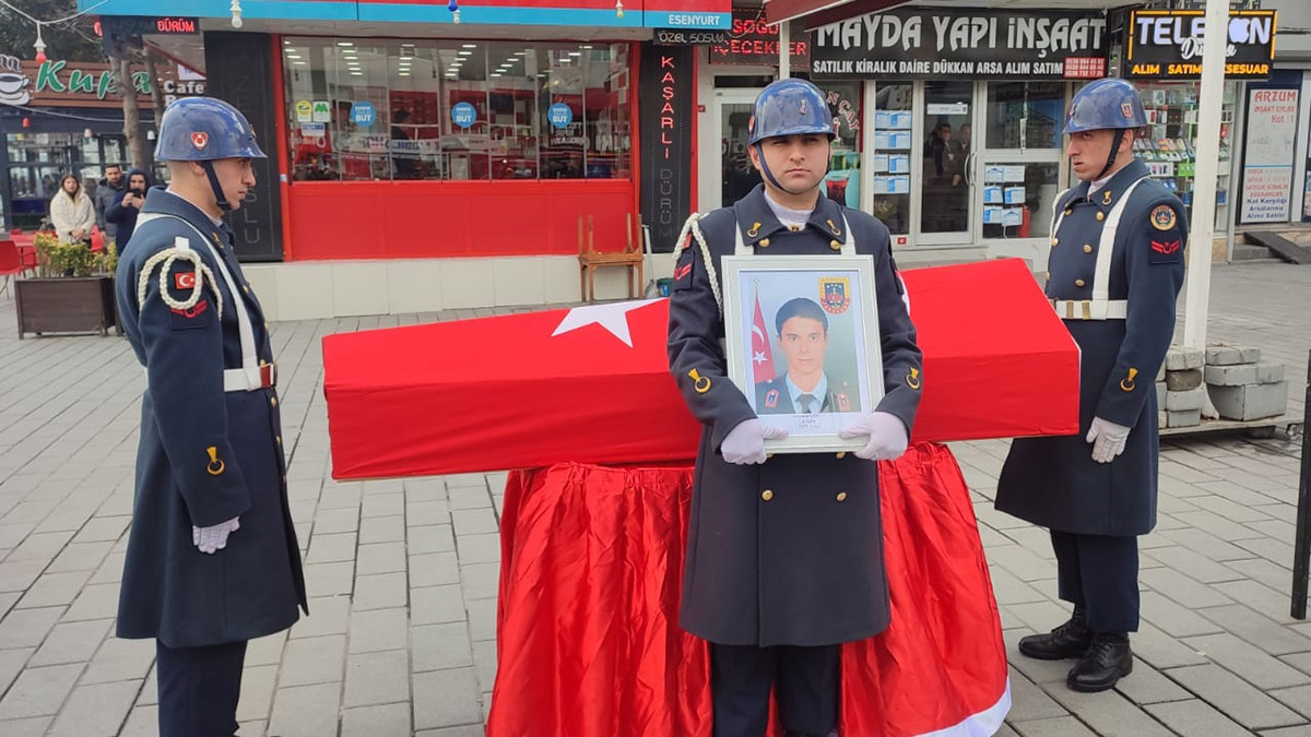 Depremde hayatını kaybeden Asteğmen toprağa verildi