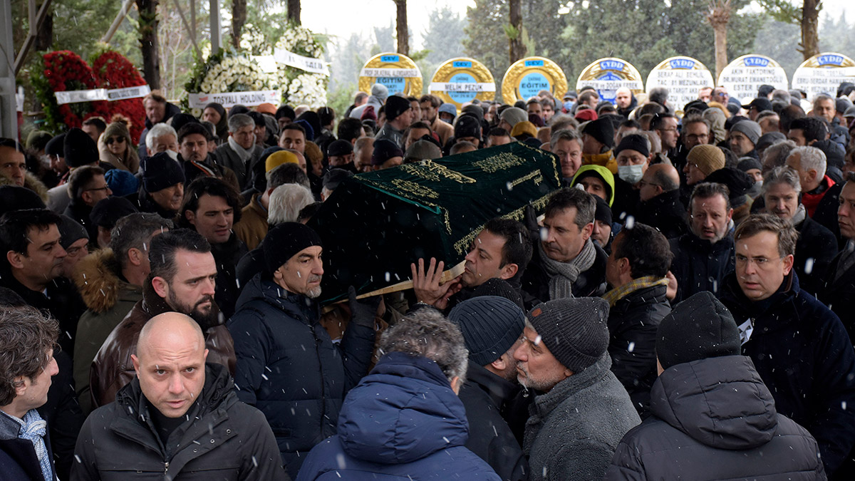 Depremde hayatını kaybeden Berkhan Eminsoy toprağa verildi