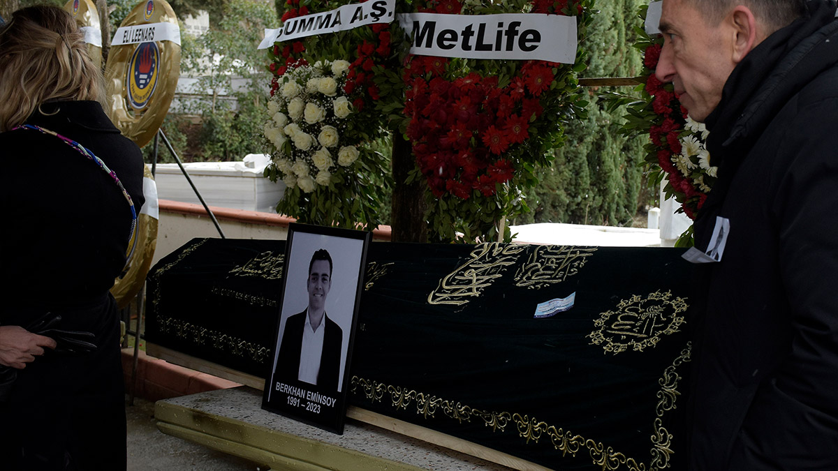 Depremde hayatını kaybeden Berkhan Eminsoy toprağa verildi
