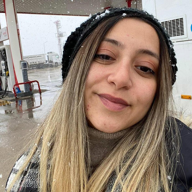 Enkaz altında can veren turist rehberi toprağa verildi