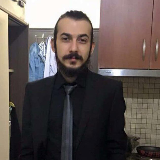 Kahramanmaraş'ta meydana gelen depremlerin ardından Adıyaman'da enkaz altında can veren turist rehberi Müzeyyen Gökçen (27) ile Hatay'da depremde ölen sigorta temsilcisi Berk Doğan Ulu (29) Aydın'ın Kuşadası ilçesinde toprağa verildi.