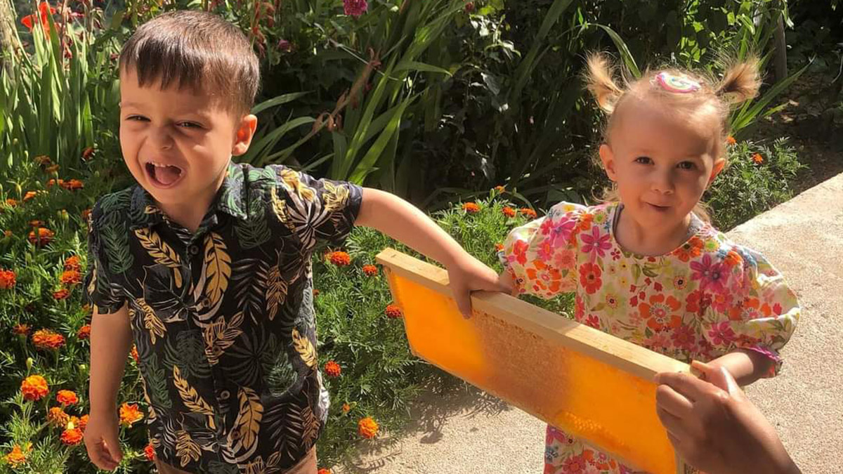 Enkaz altında kalan Uğur öğretmen ve 2 çocuğu toprağa verildi