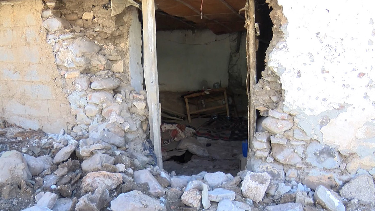 Yeni doğan kuzunun adını Deprem koydular