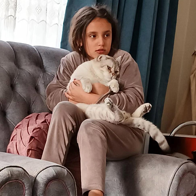 Ankara'da yaşayan Salih Aytekin (24), depremde yaralı kurtarılan kedinin Adıyaman'daki sahibi Hatice Ergin'e (27) mikroçip sayesinde ulaştı. Aytekin, tedavisinden sonra kediyi sahibine göndereceğini söyledi.