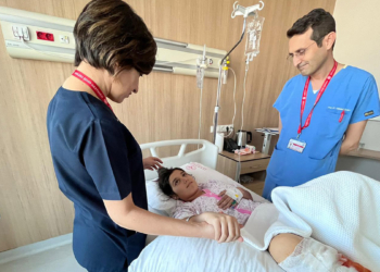 Depremzede Elif annesini bir hafta sonra buldu