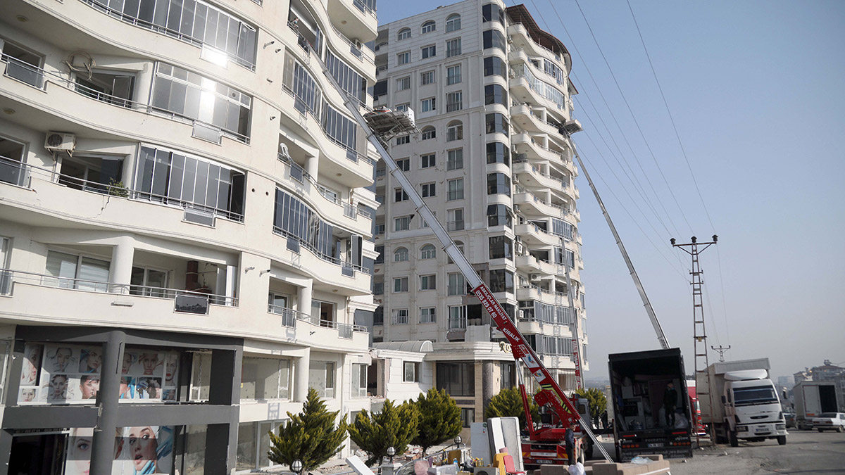 Depremzedelerin eşya taşıma firmalarına yoğun talebi var