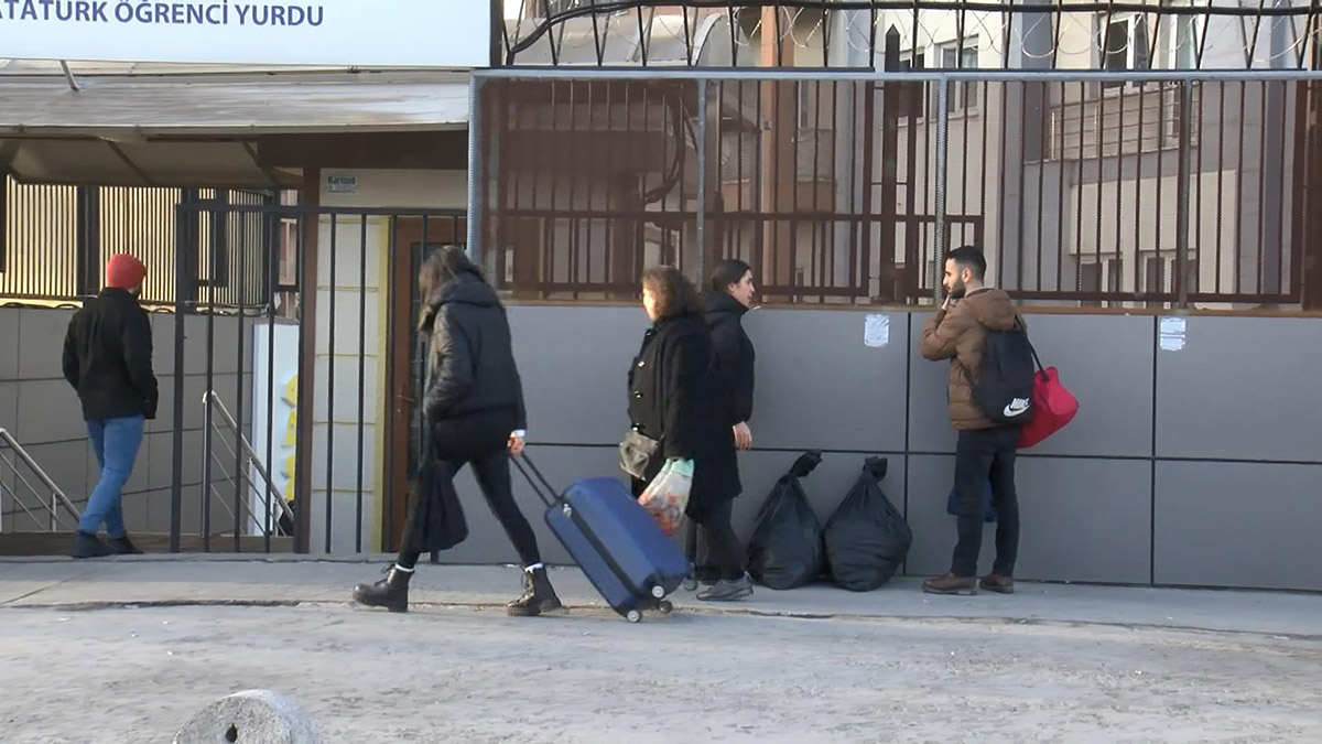 Depremzedelerin yerleştirileceği yurtlar boşaltılıyor