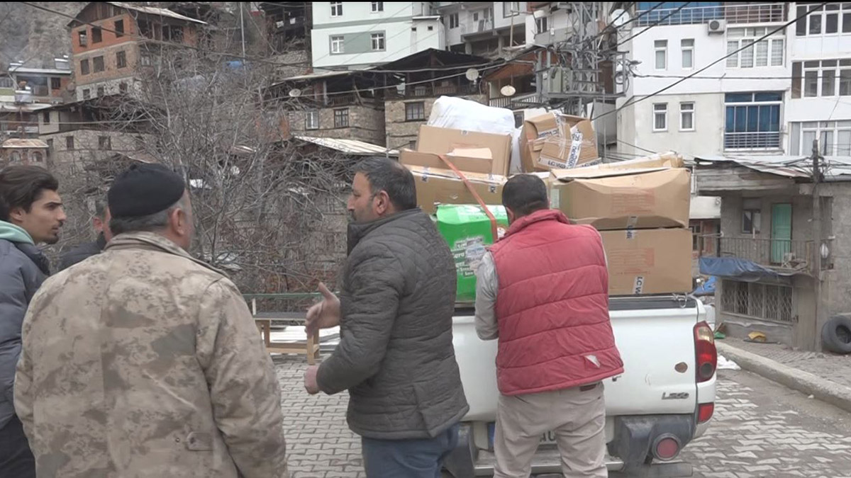 Dereiçi köylüleri depremzedelerin yanında