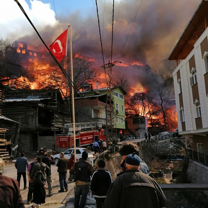 Dereiçi köylüleri depremzedelerin yanında