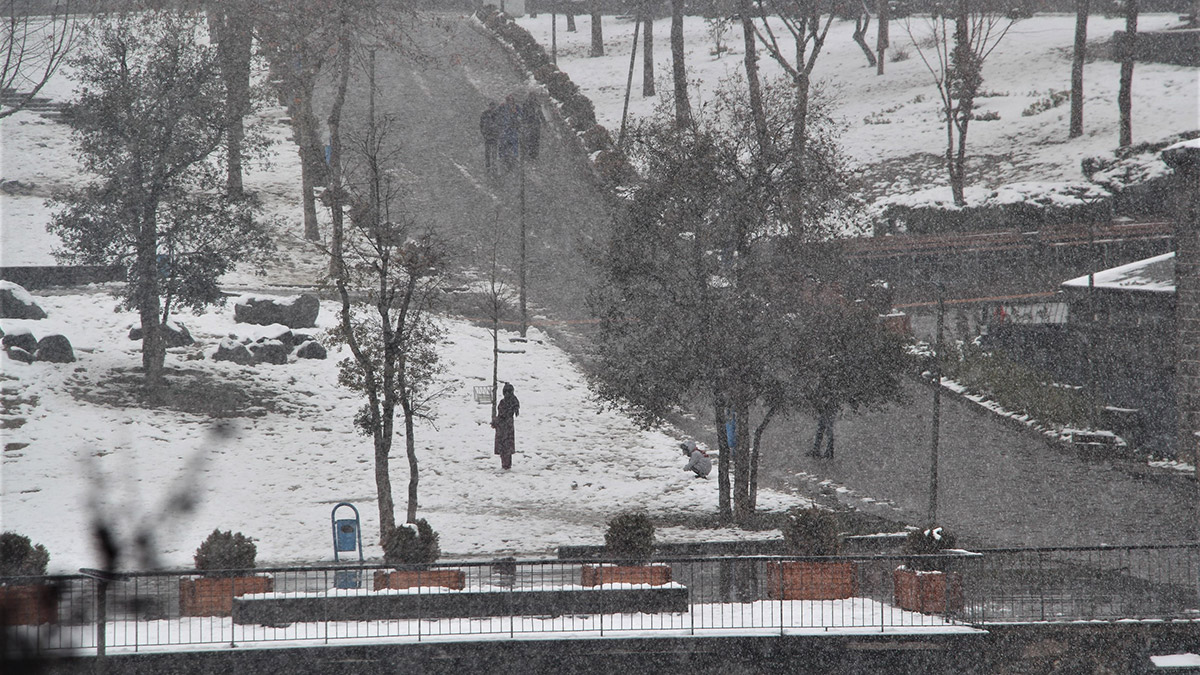 Yoğun kar yağışı nedeniyle yarın eğitime ara verilecek