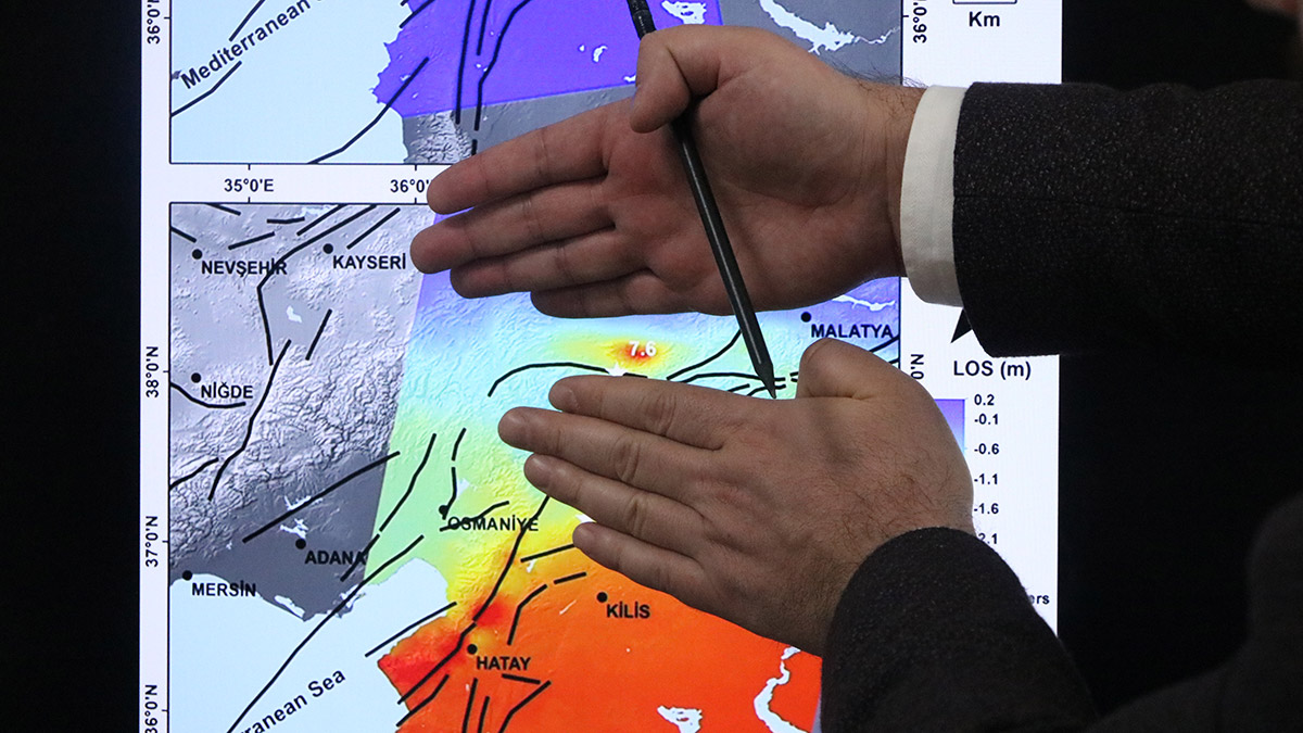 Doç. Dr. Bayık: Deprem 3,8 metre kaymaya sebep oldu