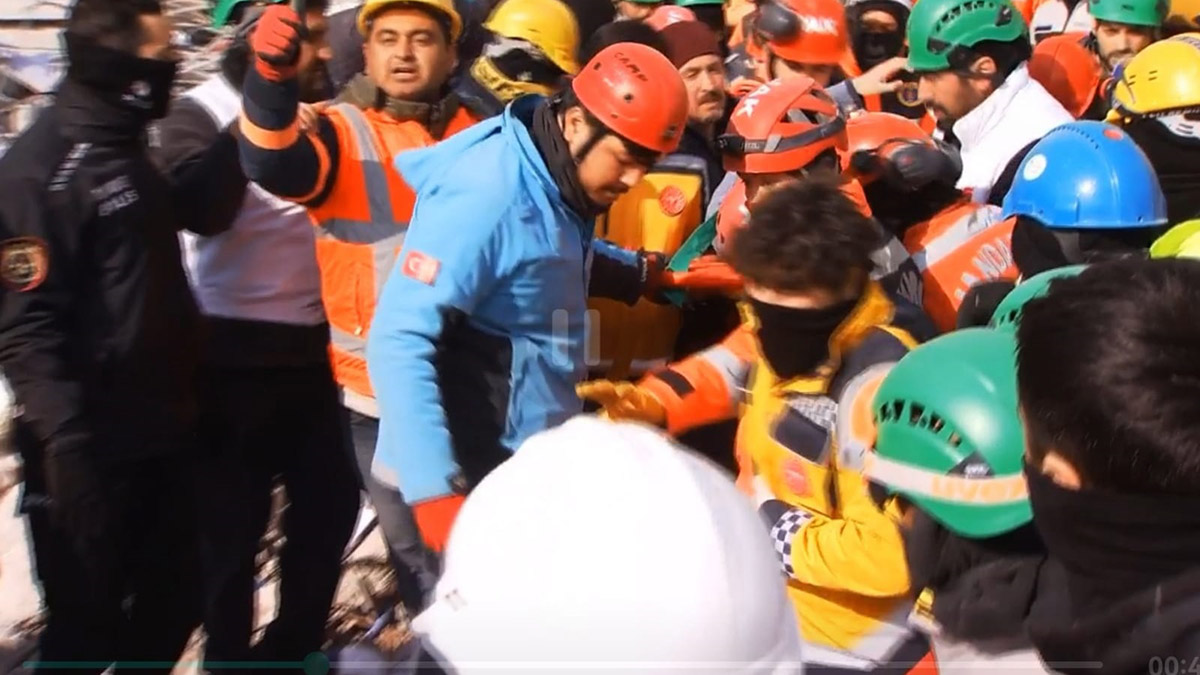 Mardin'de işlettiği dükkanını kapatıp, AFAD gönüllüsü olarak deprem bölgesine giden Ahmet Can (34), enkazdan 7 kişiyi sağ çıkardı.