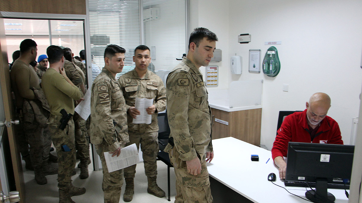 Edirne'de kan bağış merkezlerine akın ettiler