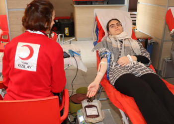 Depremzede yaralılar için kan bağışı