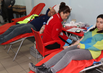 Edirne'de depremzedeler için kan bağışı kuyruğu