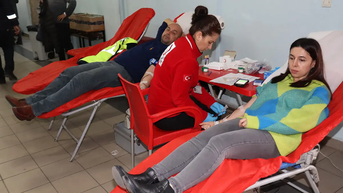 Edirne'de depremzedeler için kan bağışı kuyruğu