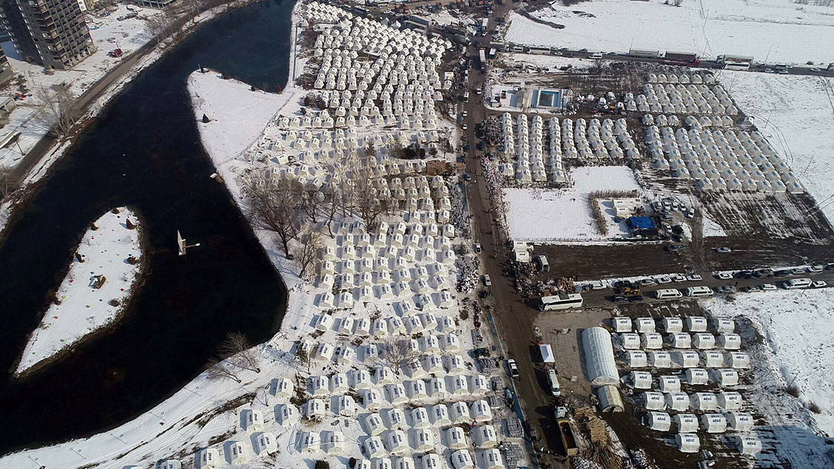 Bölge beşik gibi sallanmaya devam ediyor