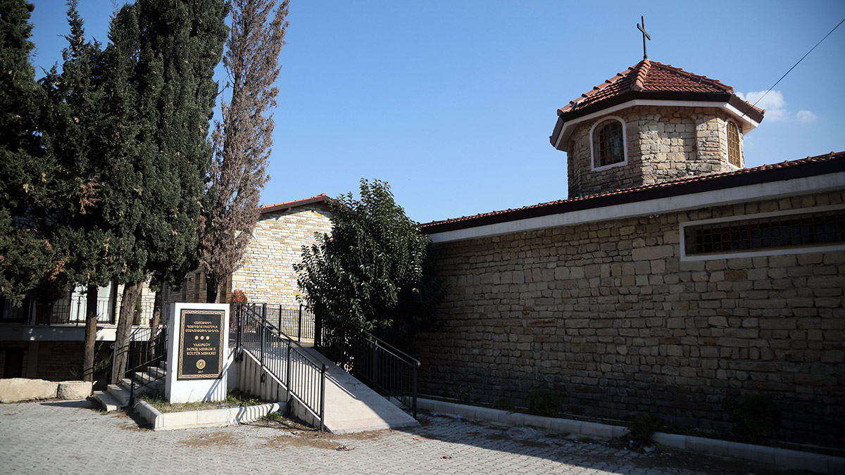 Kahramanmaraş merkezli depremlerde Hatay'ın Samandağ ilçesindeki 130 nüfuslu Ermeni köyü Vakıflı'da, can kaybı yaşanmazken, köyün simgelerinden Meryem Ana Kilisesi'nin dış duvarları, kısmen hasar gördü.