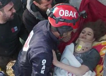 Eylül, depremden 38 saat sonra enkazdan çıkarıldı
