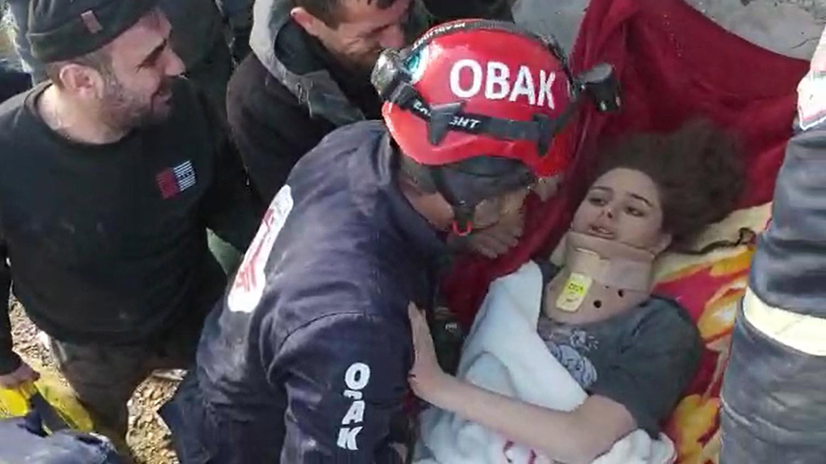Eylül, depremden 38 saat sonra enkazdan çıkarıldı