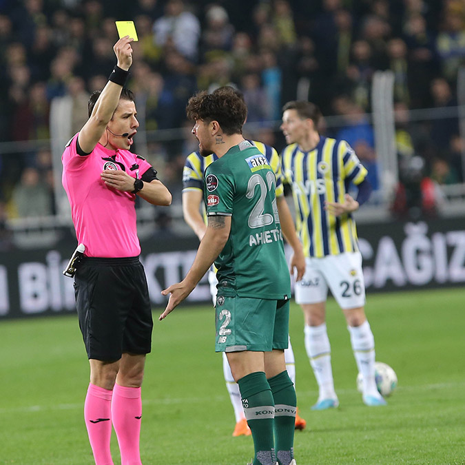 Fenerbahçe-Konyaspor maçının ardından Jorge Jesus'un yerine yardımcı antrenör Joao de Deus ve Konyaspor Teknik Direktörü Aleksandar Stanojevic açıklamalarda bulundu.