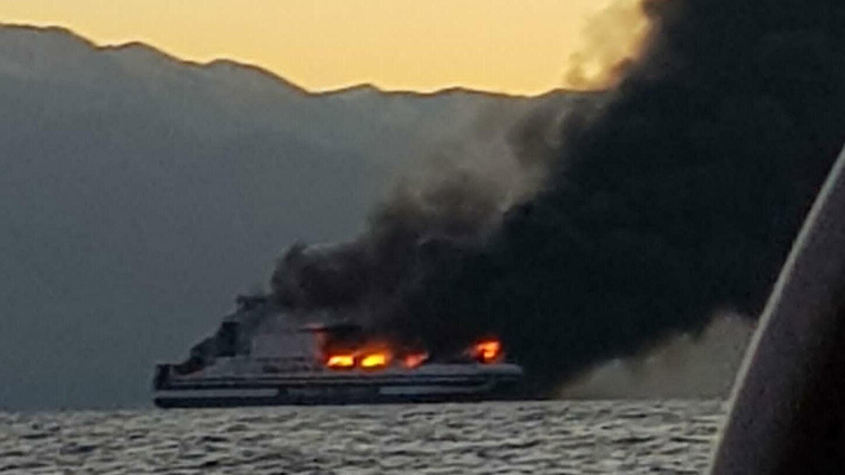 İtalya açıklarındaki feribot yangınında kaybolan TIR şoförü Mehmet Çakır'dan (42), 1 yıldır haber alınamadı. Enişte Davut Gür (53), "Bu süreçte DNA örneği de verdik. Yine de bir sonuç çıkmadı. Öldü mü, kaldı mı bilmiyoruz" dedi.