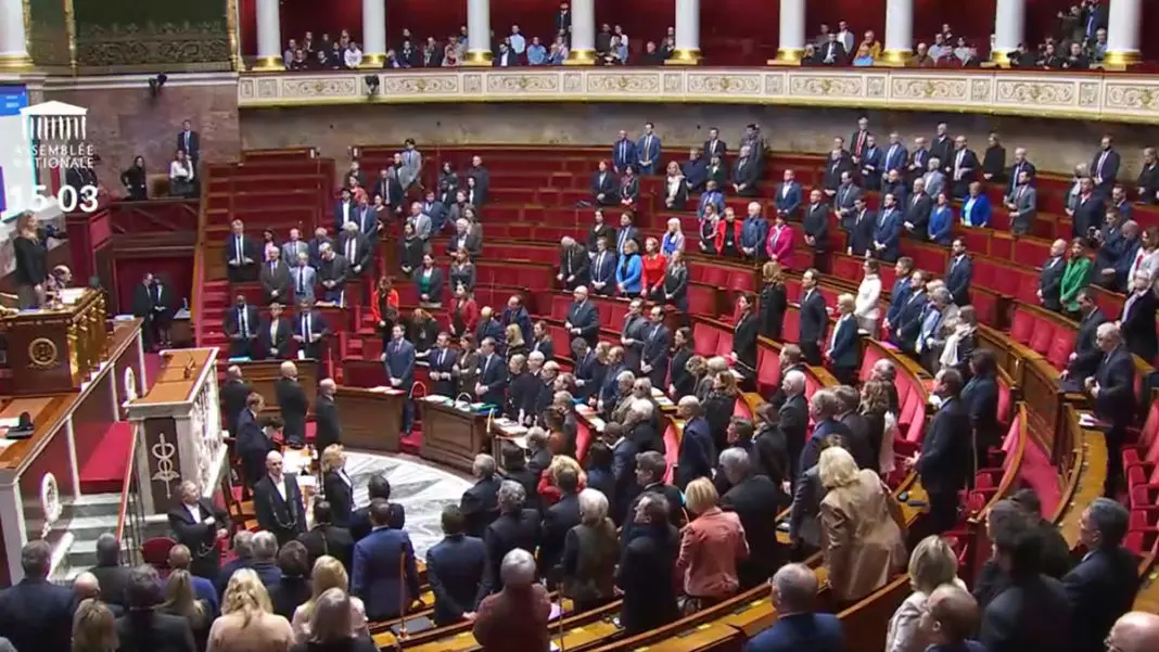 Fransa Parlamentosu 1 dakikalık saygı duruşunda bulundu