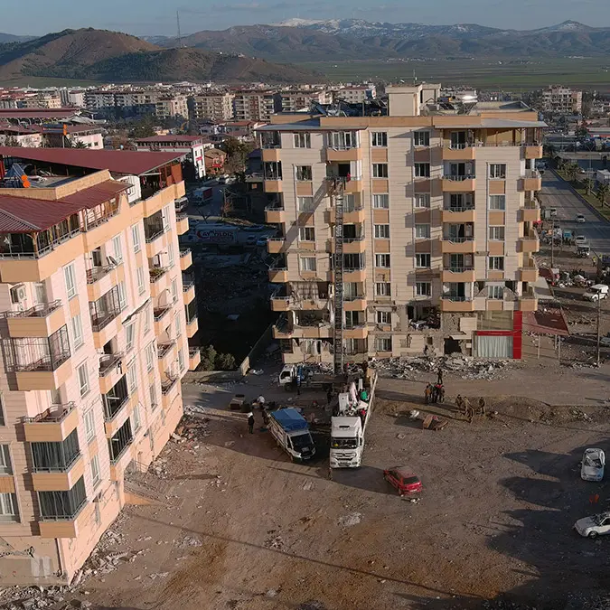 Depremden hasar gören evlerden taşınma telaşı başladı