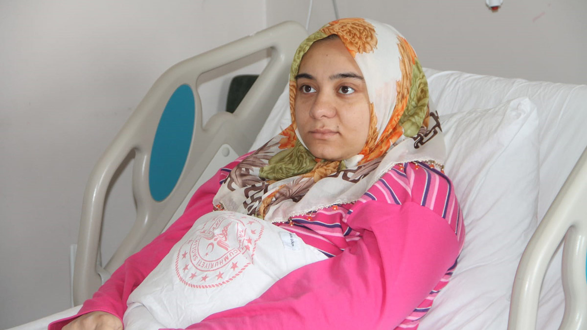 Gaziantep'te depremde evleri yıkılmıştı; bebeğini dünyaya getirdi