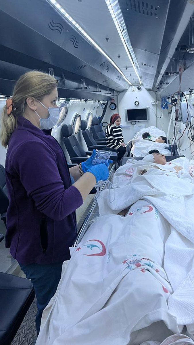 Enkazdan çıkarılan yaralılar uzuv kaybetmesin diye çabalıyor