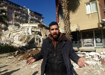 100 kişinin oturduğu binada arama-kurtarma çalışması