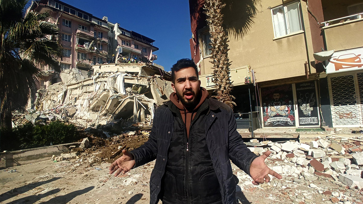 100 kişinin oturduğu binada arama-kurtarma çalışması