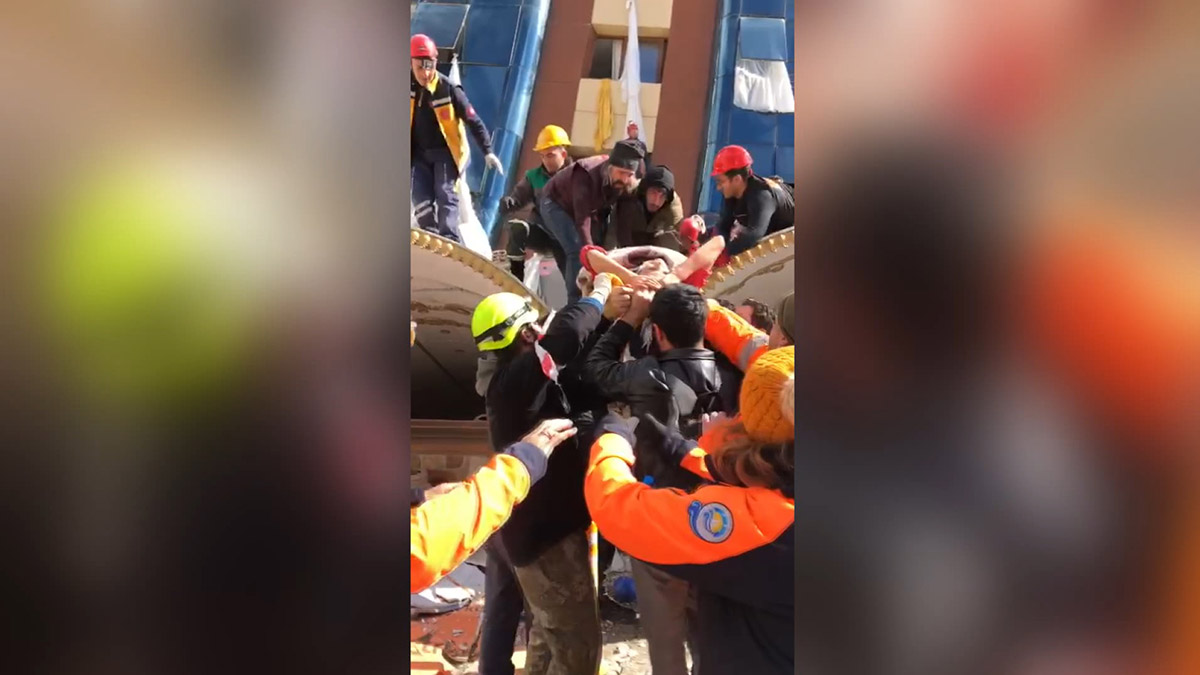 4 yaşındaki Zeynep ve annesi de kurtarıldı