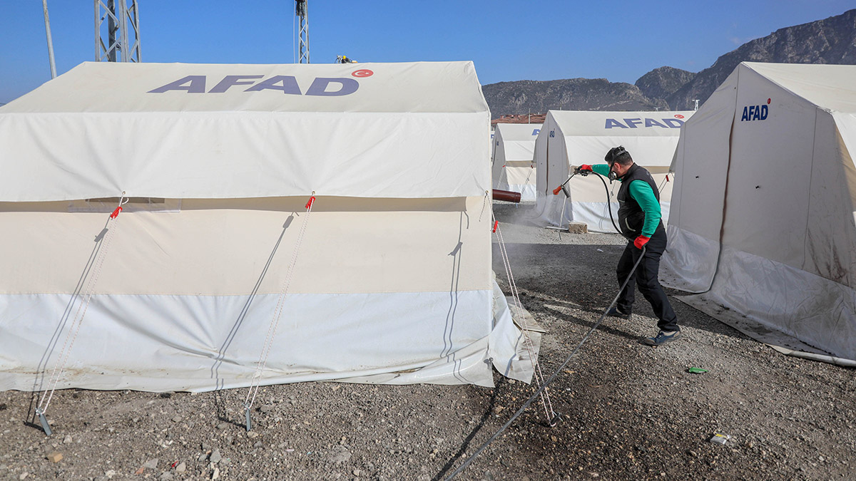 Çadır kentlerde dezenfeksiyon ve kireçleme