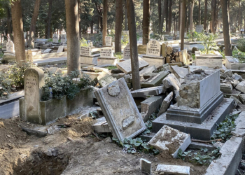 Hatay'da mezarlar da depremde hasar gördü