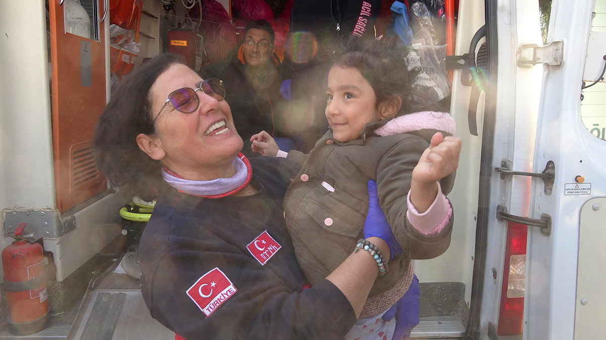 Hatay'da depremzedelere sağlık taraması
