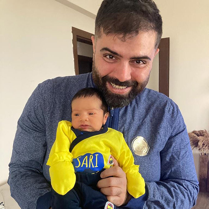 Kahramanmaraş Pazarcık ile Elbistan merkezli 7.7 ve 7.6 büyüklüğündeki depremlerin vurduğu illerden Hatay'da çöken binada avukat ile eşi ve 12 günlük bebekleri Arven hayatını kaybetti.