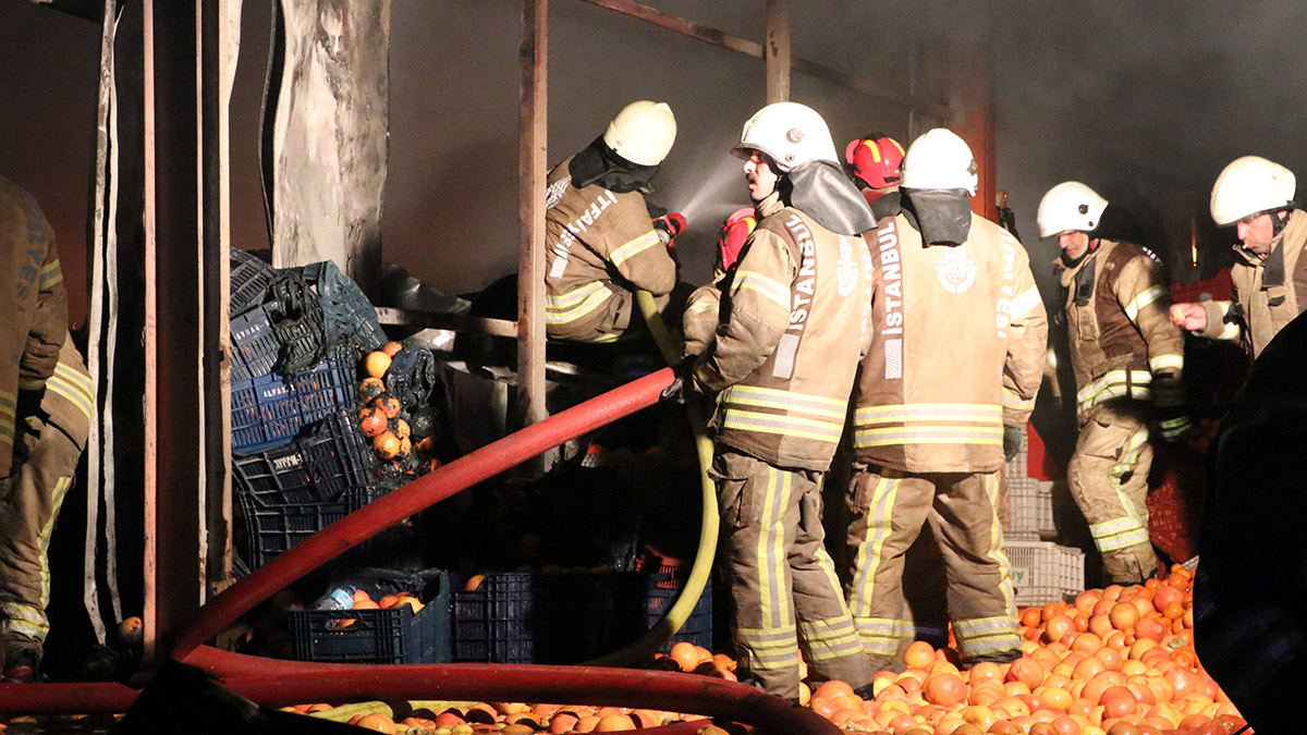 Hatay'da plastik fabrikasında yangın