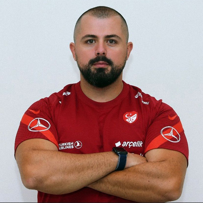 Murat Bel ve ailesi enkazdan çıkarıldı