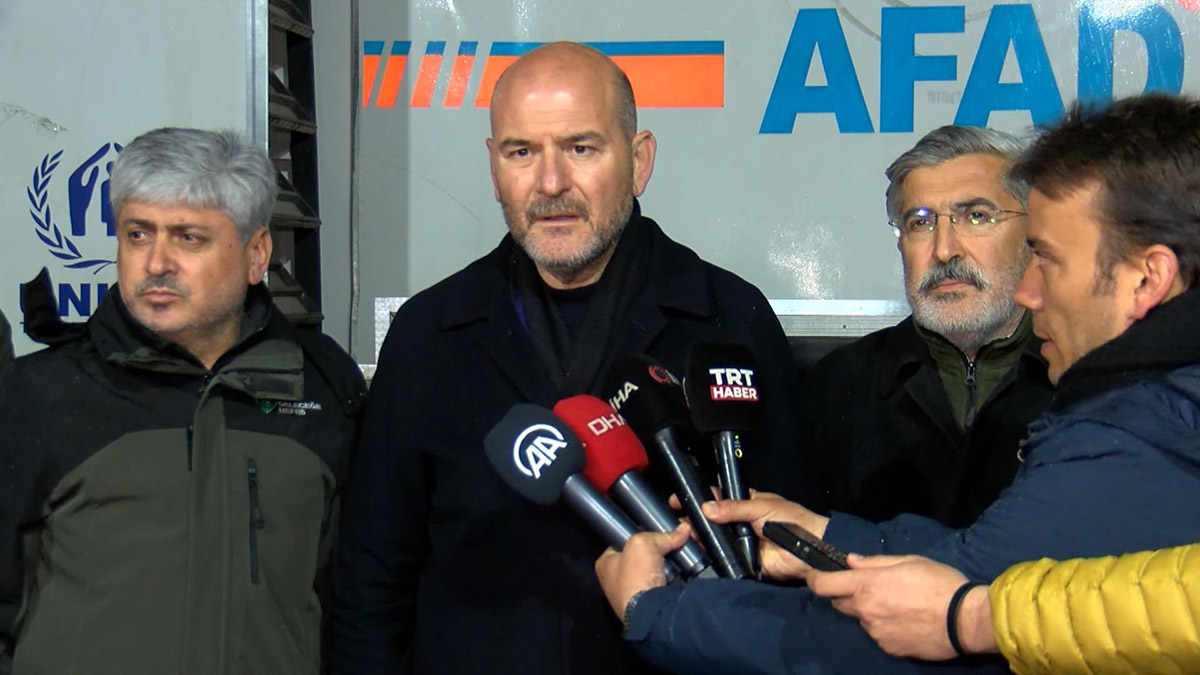 3 enkazda arama kurtarma çalışması yapılıyor