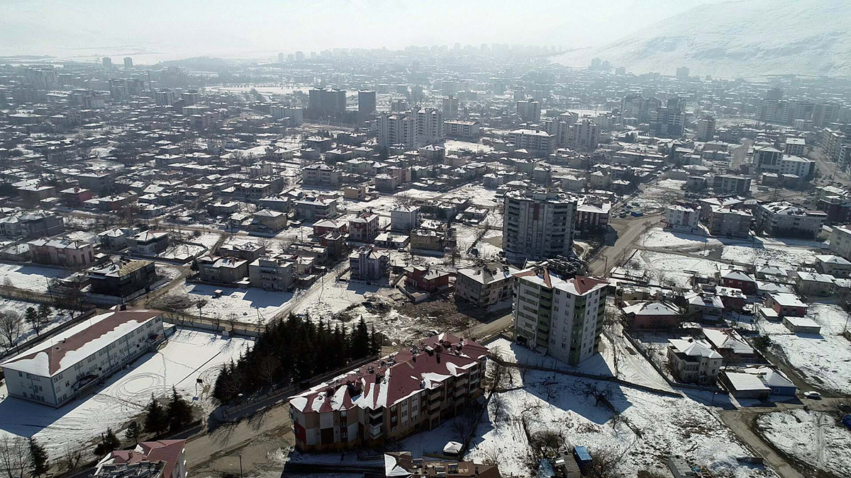 Elbistan'da 20'nin üzerinde bina enkazı tamamen kaldırıldı