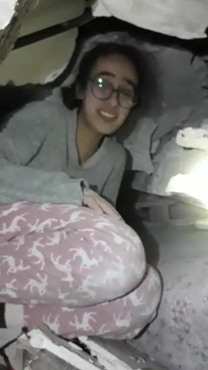 İkranur'u kurtaran madenci Ramazan Gök (34), "Son yarım saatinde kurtarılacağını anlayınca çok rahattı. 'Gözlüğüm kayboldu, gözlük alır mısın' diye sordu" dedi.