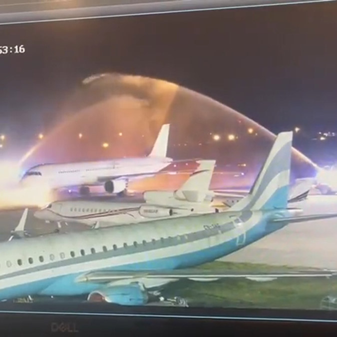 İngiliz ekibi, su takı töreniyle karşılandı