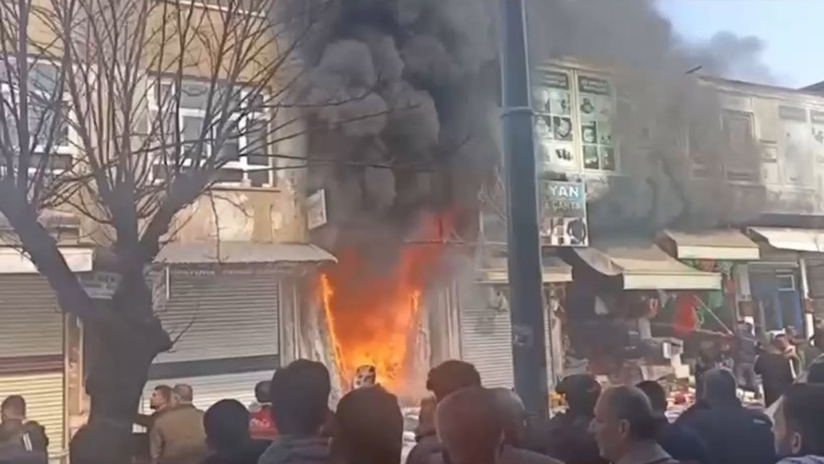 Batman'da iş merkezinde yangın