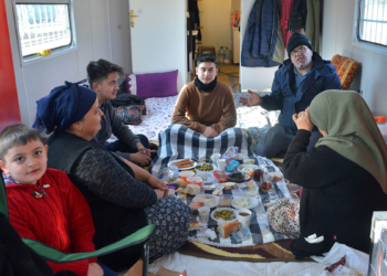 Vagonlara bin 500 depremzede yerleştirildi